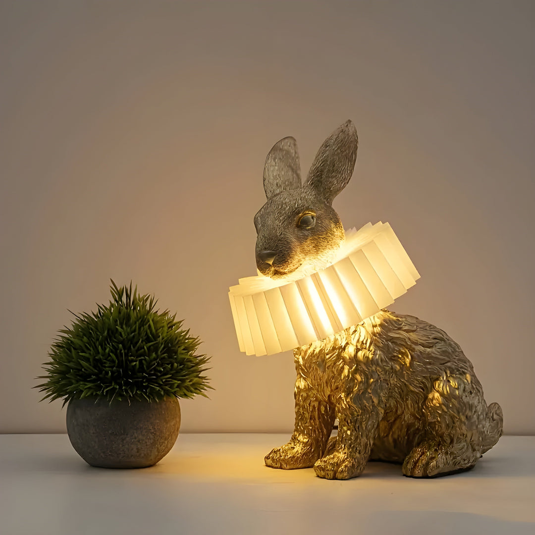 Smuk Art Deco kanin bordlampe. En unik gaveide, der tilføjer elegant belysning og stil til hjemmet.