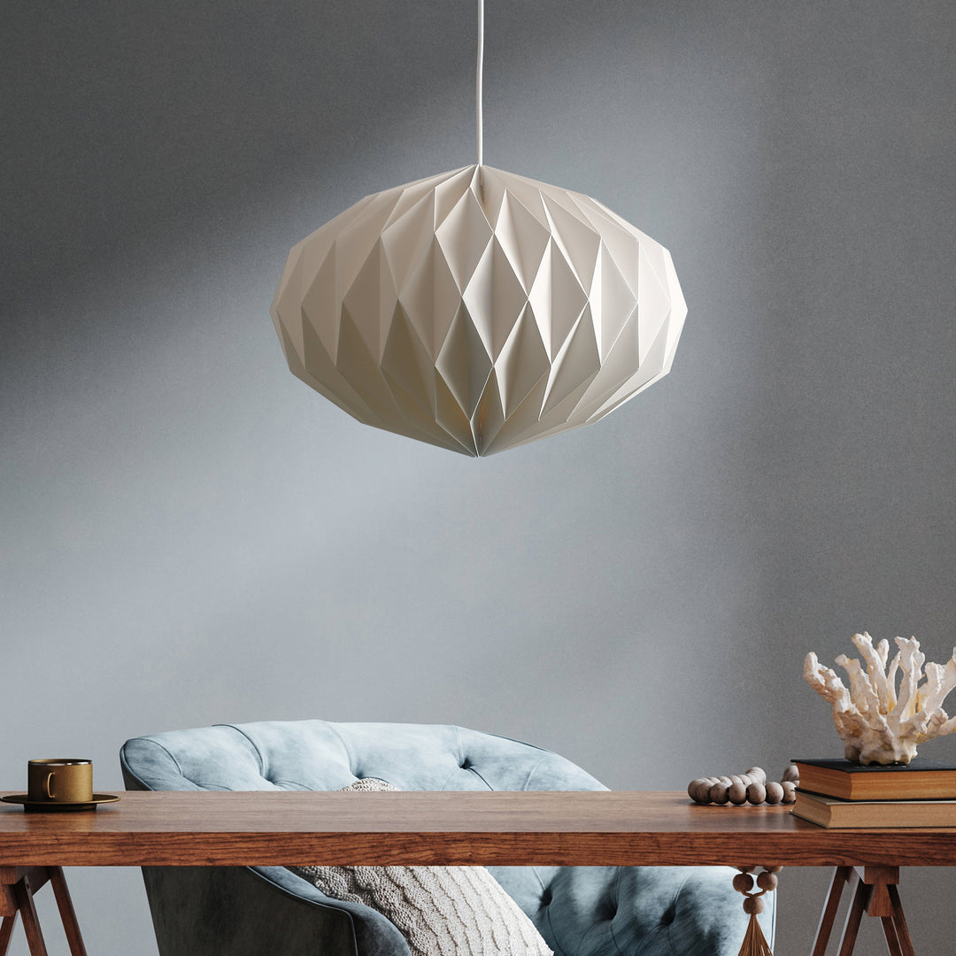 Elegant beige dråbeformet akrylpendel Ø42 cm med blød 360° lysspredning, ideel til stue eller soveværelse.