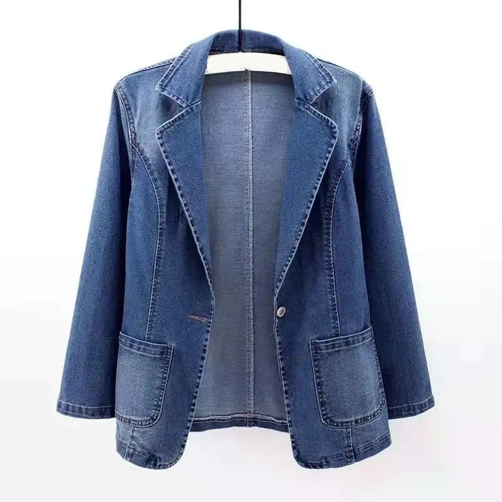 Elegant blå denimblazer til damer. Stilfuld og alsidig hverdagsjakke, perfekt til arbejde.