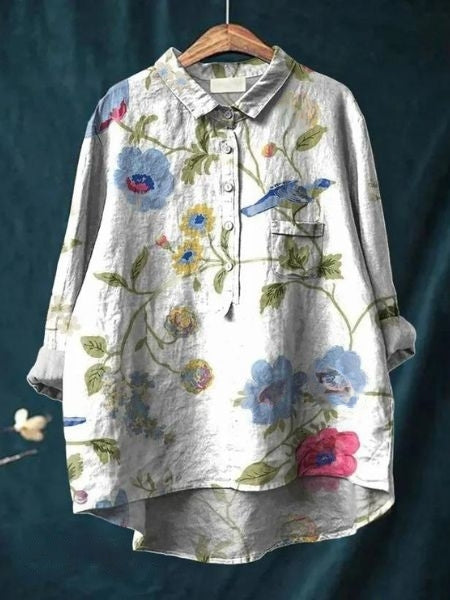 Blomstret bluse til kvinder med detaljeret blomsterprint. Elegant og romantisk stil, perfekt til mode.