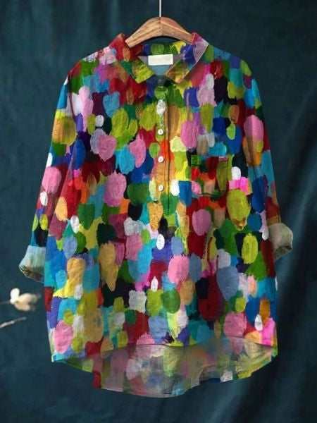 Yndefuld blomstret bluse til kvinder med udsøgt blomsterprint. Elegant mode top til fest.