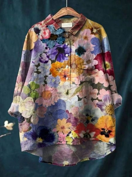 Komfortabel hverdag bluse til kvinder med smukt blomsterprint. Letvægts og feminin top.