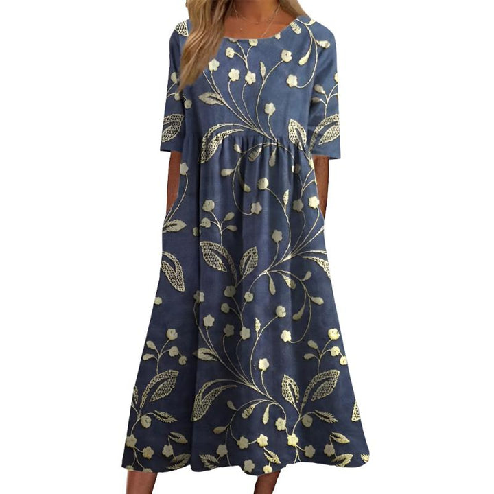 "Elegant blomstret broderet midi kjole til hverdag, visende håndlavet blomsterdetaljer og flatterende pasform."
