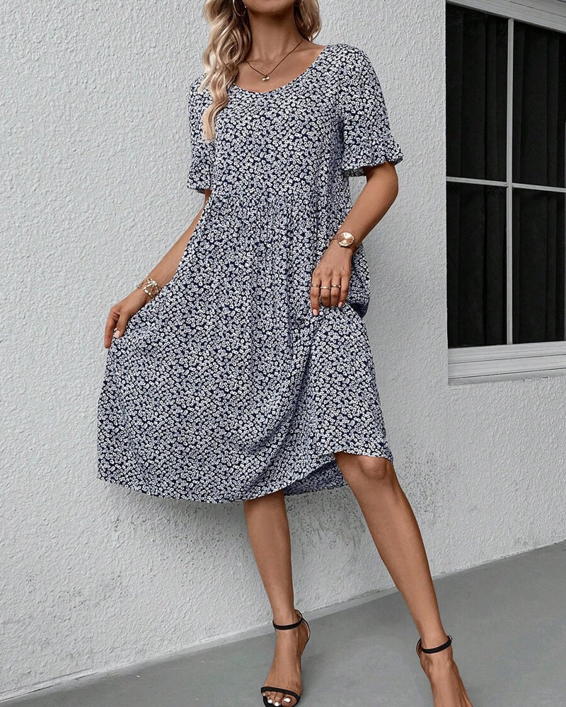 Elegant blomstret midikjole til kvinder, perfekt som sommerkjole og festkjole.