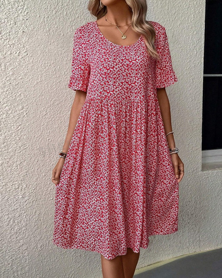 Feminine blomster på elegant midikjole, ideel til kvinder der søger en smuk sommer- eller festkjole.