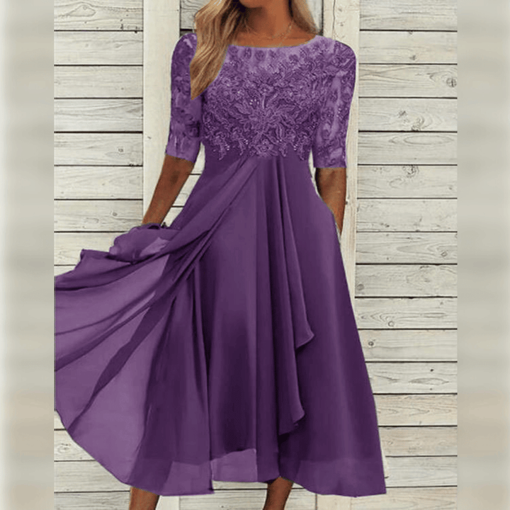 Elegant blonde festkjole til kvinder med 3/4 ærmer, perfekt til aftenbrug og specielle lejligheder.