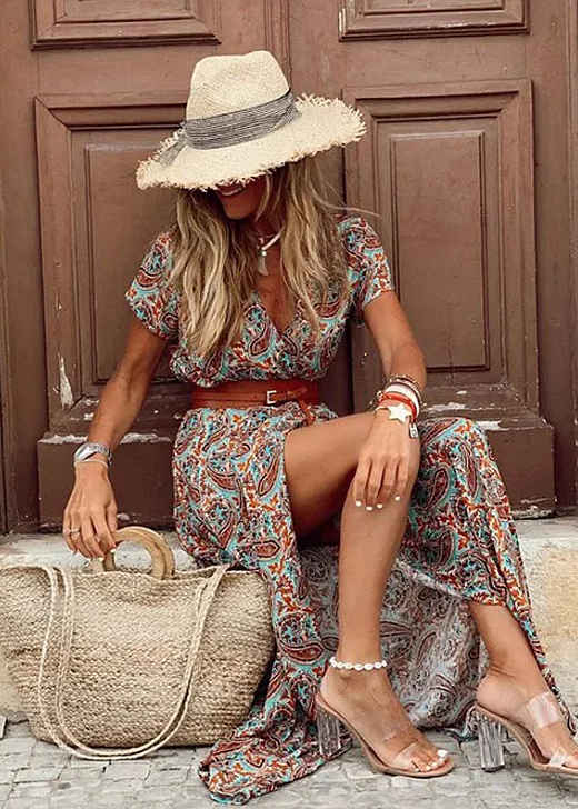 Mønstret boho maxikjole til damer med bælte, et elegant valg for en komfortabel sommerstil.
