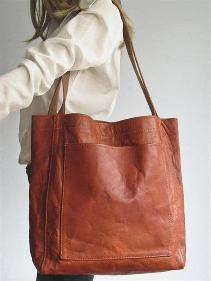 Tidløs brun håndtaske i elegant læderlook. En alsidig dametaske der matcher enhver stil.