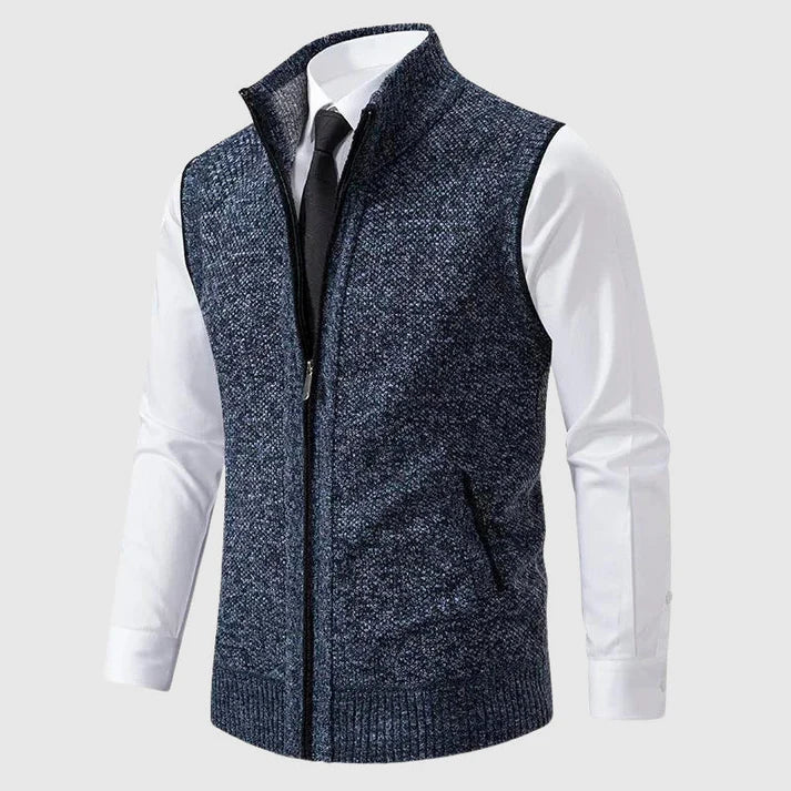 "Elegant brun strikvest til mænd med lynlås og kontrastkanter, perfekt til formelle og afslappede lejligheder."