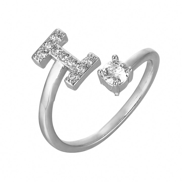Sølv bogstavring med initial 'Y'. Elegant justerbar ring, med et personligt bogstav.