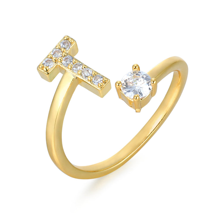 Forgyldt bogstavring med initial 'G'. Unik personlig ring, elegant forgyldt design.