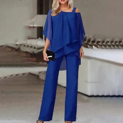 "Elegant dame buksedragt med asymmetrisk design, off-shoulder og brede bukseben, perfekt til festlige lejligheder."