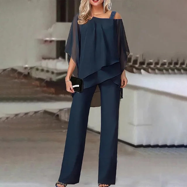 "Elegant dame buksedragt med asymmetrisk design, off-shoulder og brede bukseben, perfekt til festlige lejligheder."
