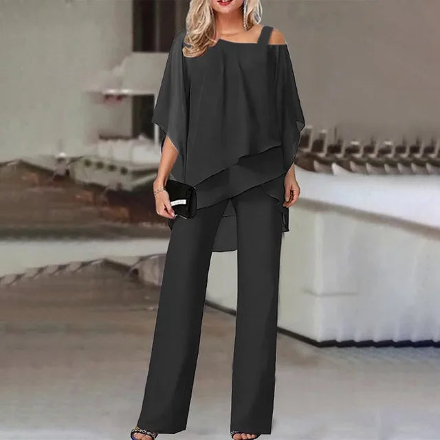 "Elegant dame buksedragt med asymmetrisk design, off-shoulder og brede bukseben, perfekt til festlige lejligheder."