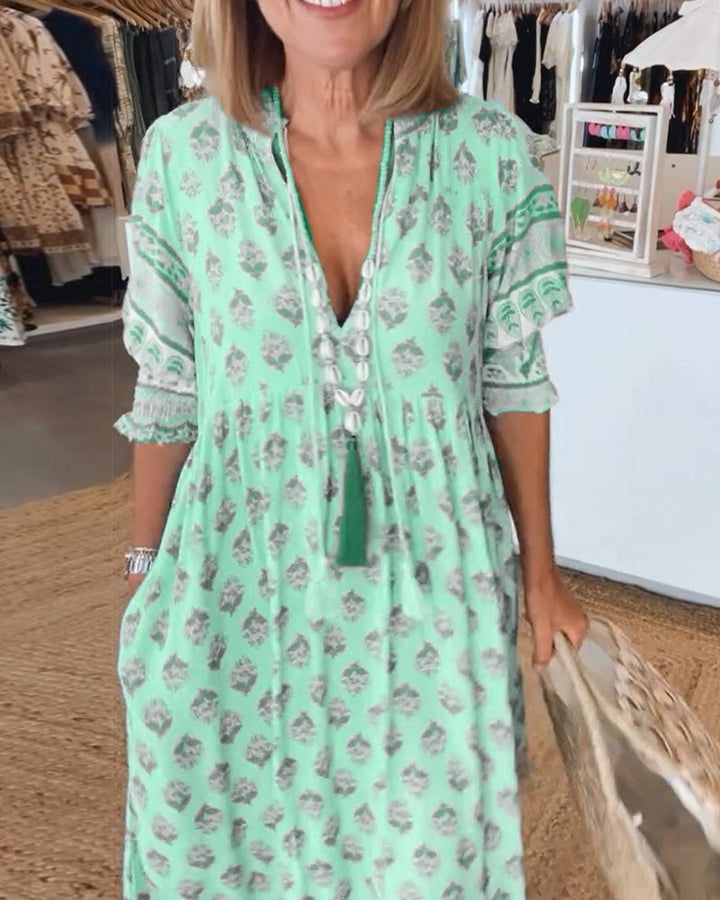 Letvægts forårskjole til dame: Strålende design med V-udskæring, feminint look og midi-længde.