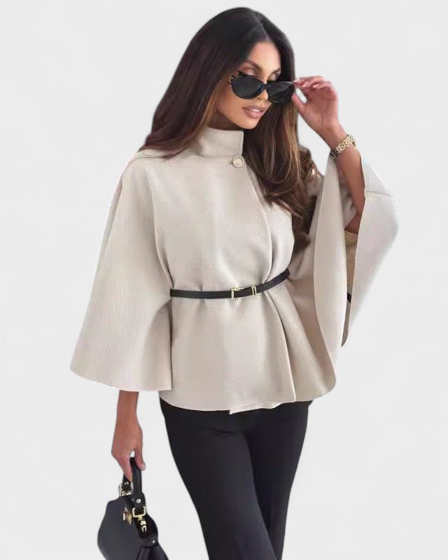 Stilfuld dame efterårsjakke med sommerfugleærmer og taljebælte i elegant polyesterdesign.