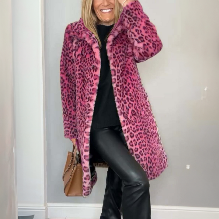 Elegant leopardfrakke til damer, en stilfuld tilføjelse til kvindemodens vintergarderobe.