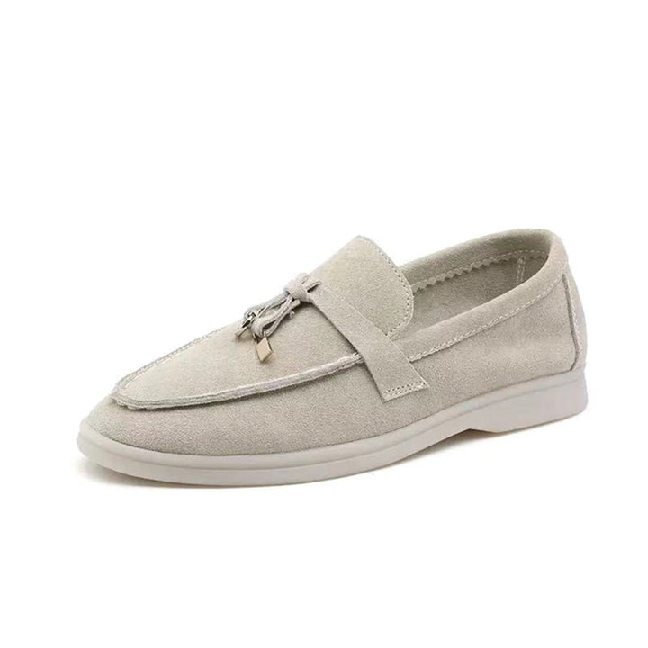 Grå dame loafers med spids tå, komfortable slip-on sko der passer til forår og hverdag.