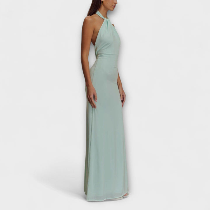 Luksuriøs halterneck gallakjole til kvinder, lang model med elegant snit og flot åben ryg.