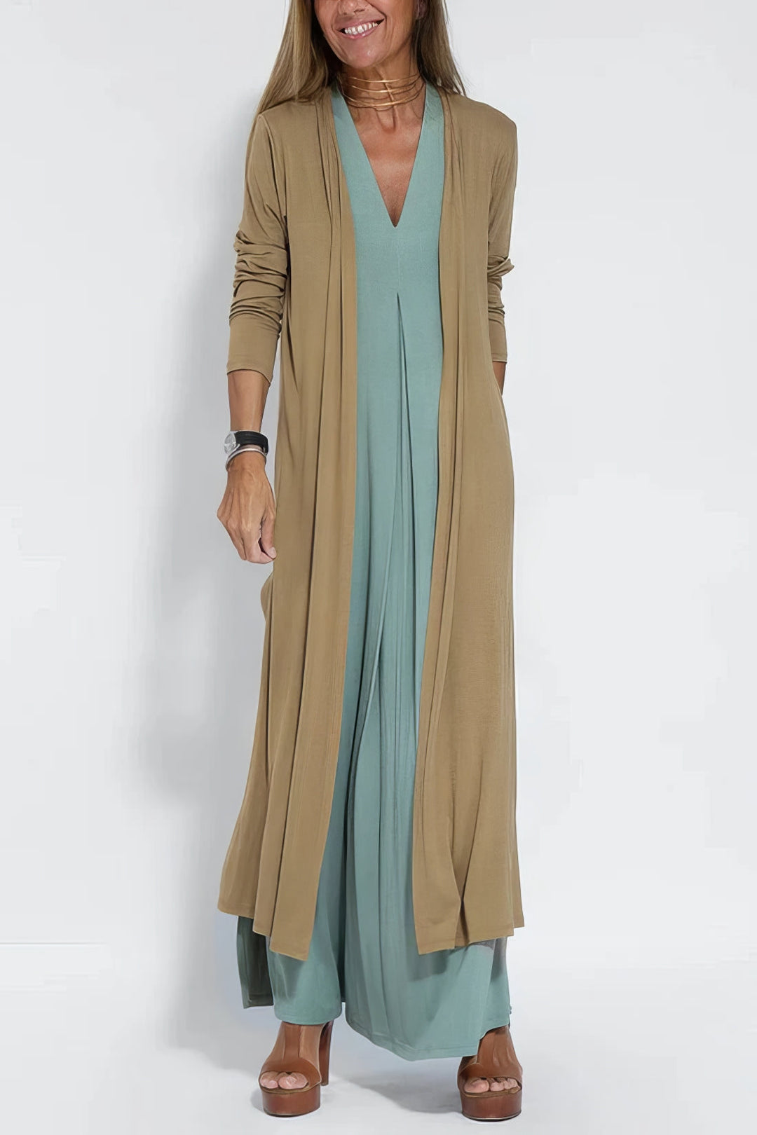 Modebevidst dame maxikjole. Elegant polyesterkjole med løs pasform og komfortabelt design.