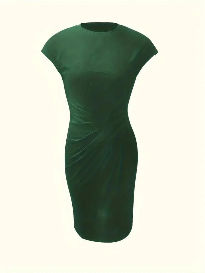 Festlig og stilfuld dame midikjole. Rynket side, rund hals, perfekt til særlige anledninger.