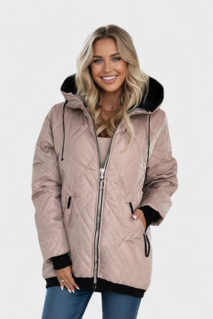 Elegant dame parka i luksus design. Varm vinterjakke til stilfuld vintermode.