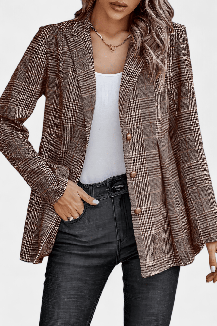 Mønstret dameblazer med elegante ruter og peplum talje, ideel til efterår og forår.