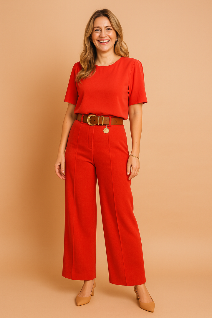 Elegant og komfortabelt dame sæt med en flatterende crop top og stilrene vide bukser.