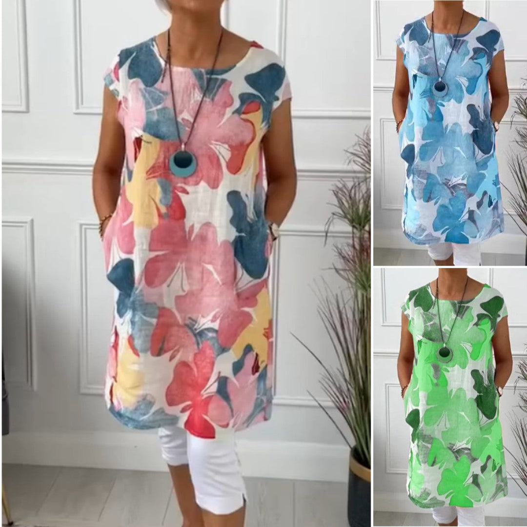 Sofistikeret dame skjortekjole med sommerfugleprint. Løs pasform giver komfort og åndbarhed til alle anledninger.