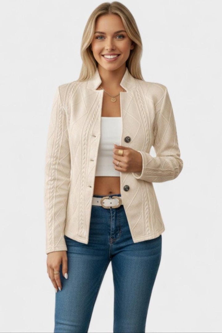 Elegant dameblazer i klassisk design, perfekt til kontor og fest. Tidløs modejakke for en feminin stil.