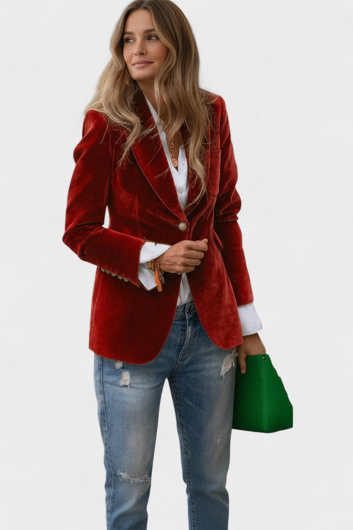 Komfortabel og elegant kvindeblazer. Ideel til stilfuld mode på arbejdet eller til en aften ude.
