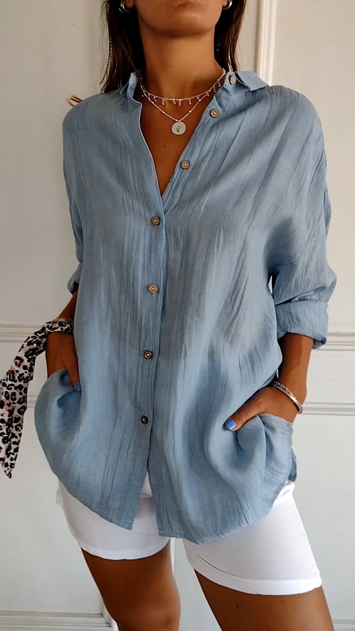 Elegant damebluse i premium materiale, klassisk stil, cremfarvet med flatterende snit, perfekt til enhver lejlighed.