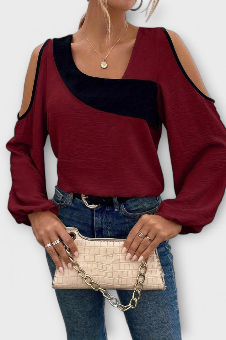 Stilfuld asymmetrisk damebluse med åbne skuldre. Perfekt til et moderne og feminint look.
