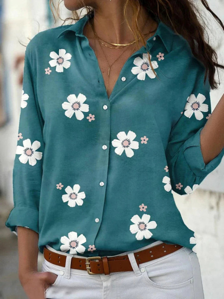 Tidløs, elegant bluse til kvinder med smukt blomsterprint. Ideel for komfortabel, feminin stil.