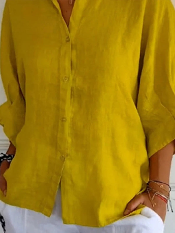 Klassisk damebluse med V-hals, lange ærmer og smart sløjfedetalje. Til kvinder der elsker stil.