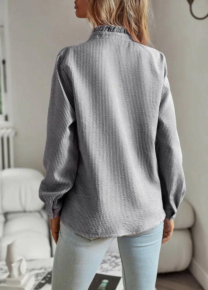 Elegant hvid damebluse. Komfortabel kvindebluse med et alsidigt og klassisk udtryk.