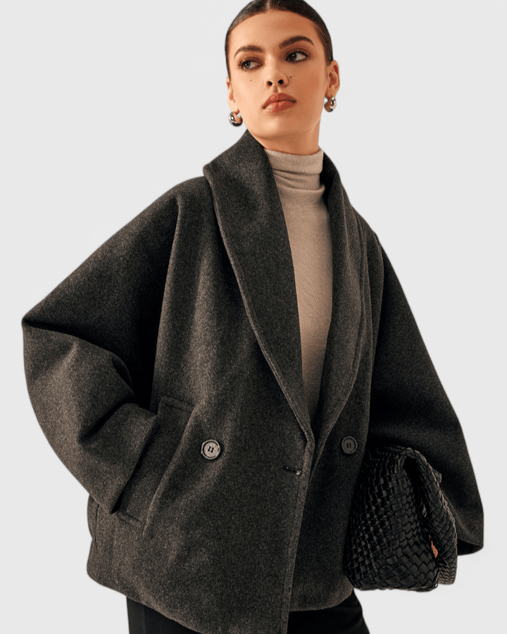 Kvalitets damefrakke i elegant tweed. Klassisk snit til en stilfuld vintergarderobe.