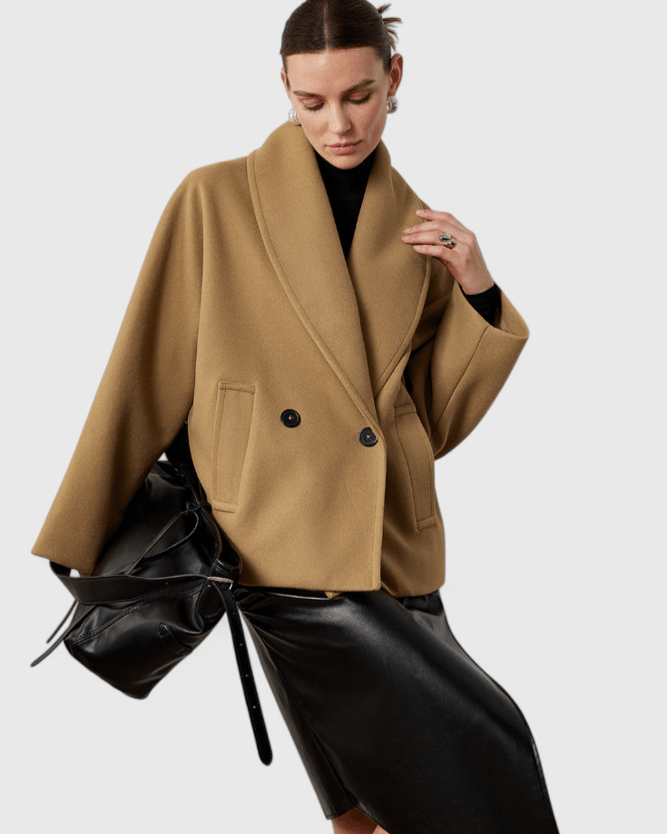 Varm og elegant damefrakke i tweed. Komfortabel vinter- og efterårsfrakke med stil.