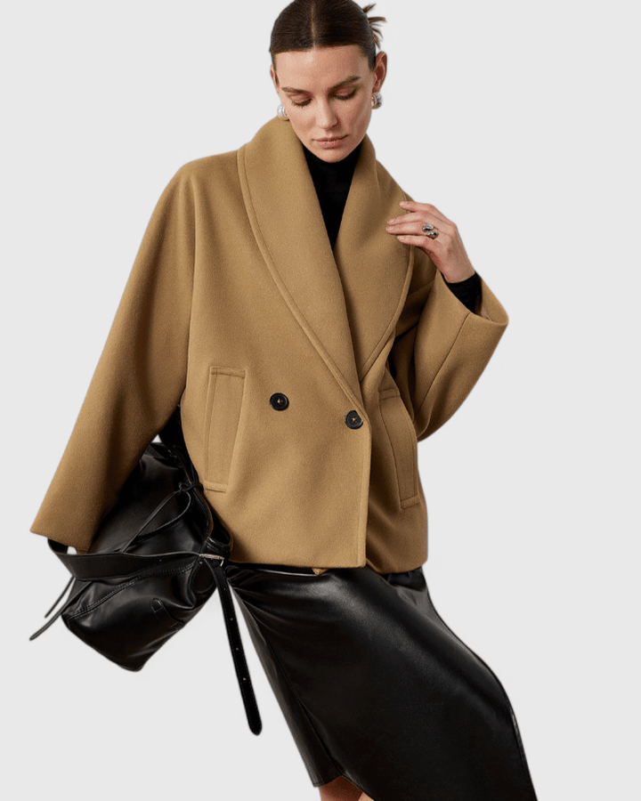 Varm og elegant damefrakke i tweed. Komfortabel vinter- og efterårsfrakke med stil.