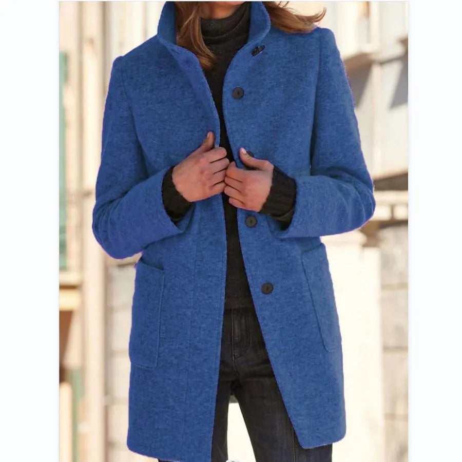 Elegant damejakke i ensfarvet design med præcis skæring. Perfekt til stilfulde og komfortable outfits ved enhver lejlighed.