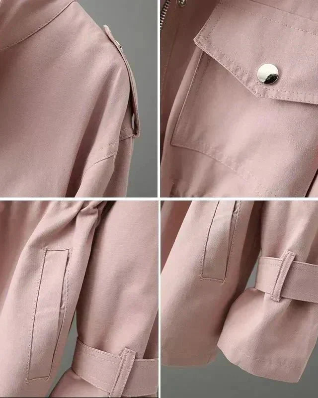 Kvinde iført den klassiske elegante damejakke. Perfekt som stilfuld overgangsjakke til forår og efterår.