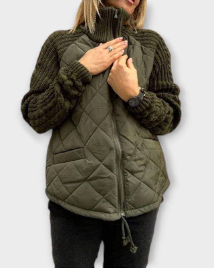 Kvalitets damejakke med høj krave, elegant design for komfortabel stil til fest & hverdag.