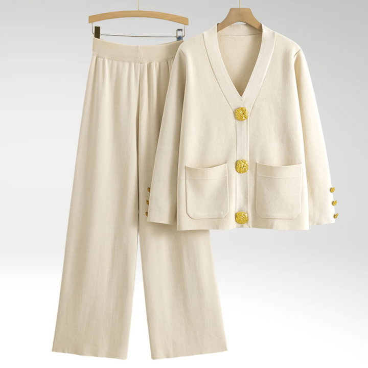 Elegant damesæt med blazer og brede bukser, perfekt til kontor og fest. Sofistikeret stil med guldknapper.