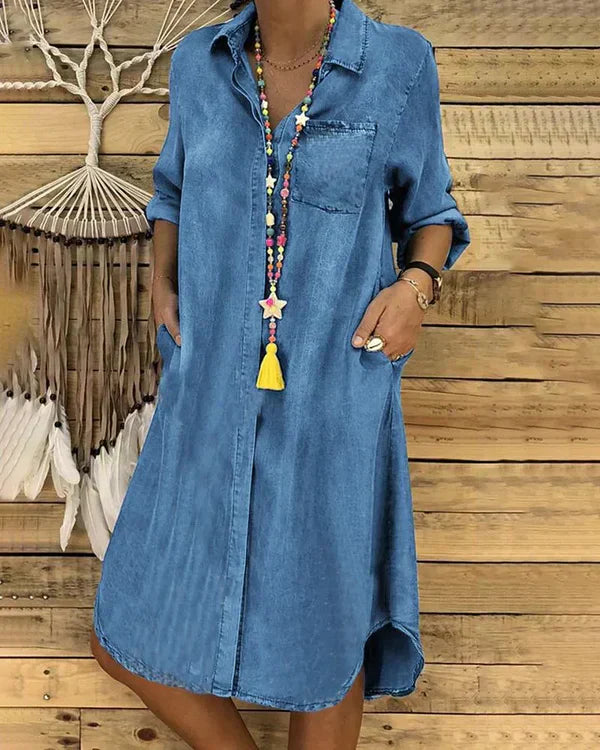 "Elegant denim skjortekjole i A-line snit til kvinder, alsidig og stilfuld til både hverdag og festlige anledninger."