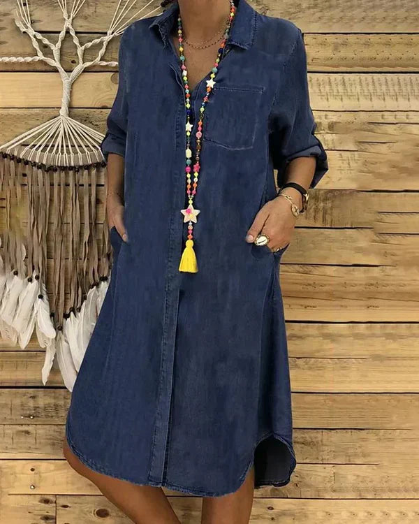 "Elegant denim skjortekjole i A-line snit til kvinder, alsidig og stilfuld til både hverdag og festlige anledninger."