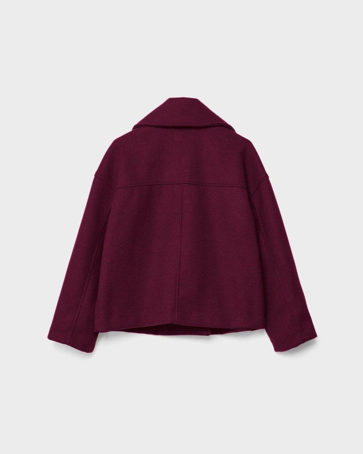 Elegant, kort dobbeltbrystet damejakke i et klassisk design, der udstråler eksklusiv kvalitet og moderne stil.
