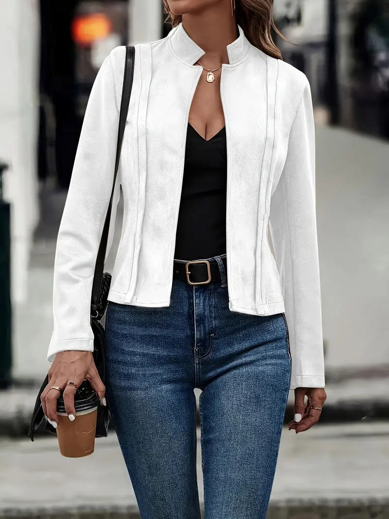 Elegant figursyet dame kort jakke med lynlås, perfekt som overgangsjakke til forår og efterår.