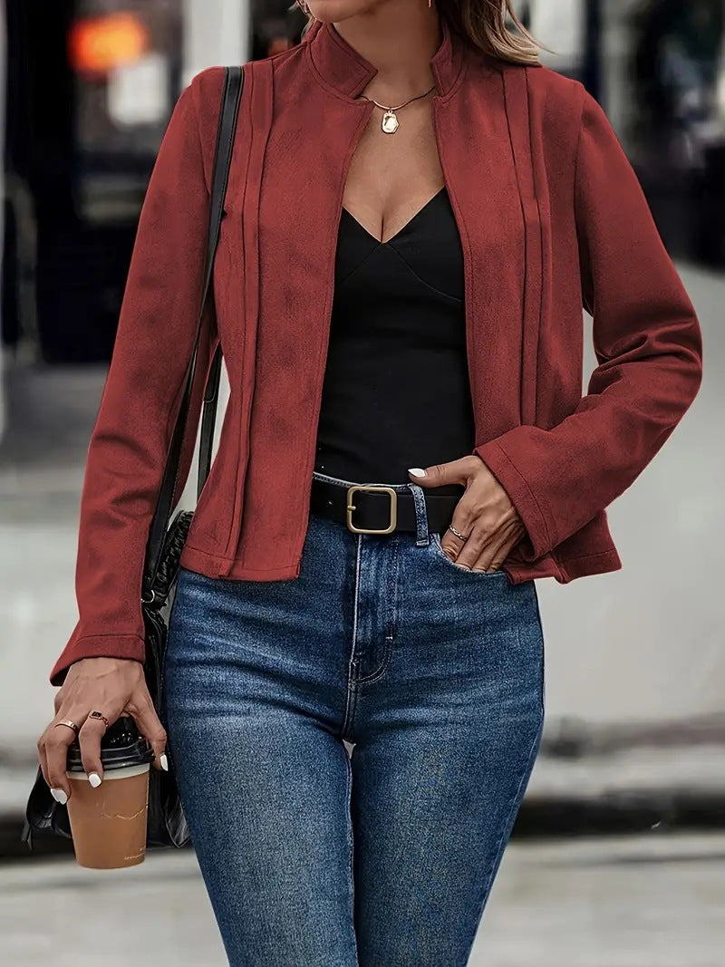 Kort dame jakke med lynlås, elegant og figursyet. Ideel som forårsjakke eller efterårsjakke.