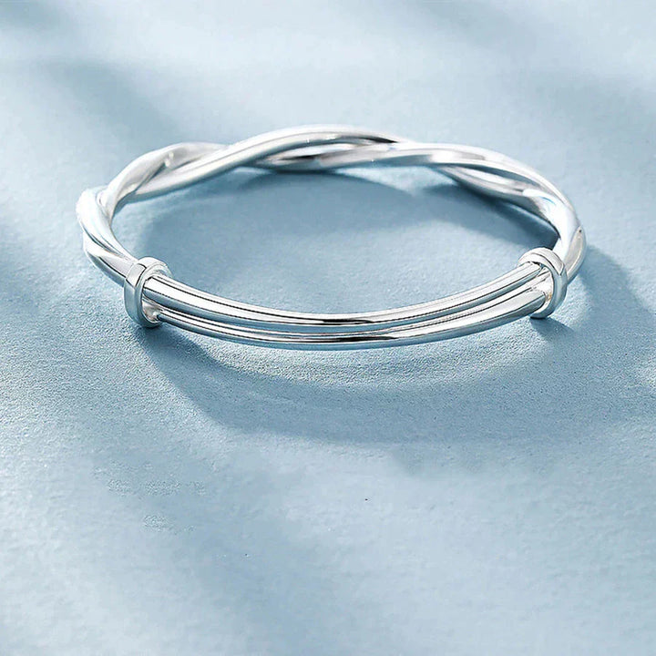 Gaveidé: Elegant flettet 925 sterlingsølv armbånd til kvinder, justerbart og stilfuldt.