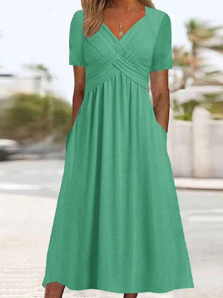 Moderne elegant sommer maxikjole til kvinder med flydende omslagsdesign. Ideel lang kjole.